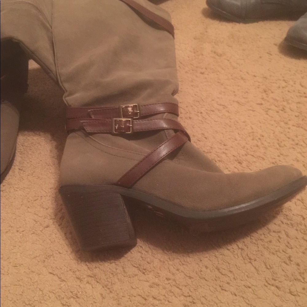 Boots - Picture 6 of 6